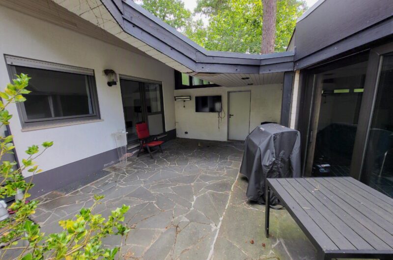 Architektenhaus in Erlangen zu verkaufen - überdachte Terrasse